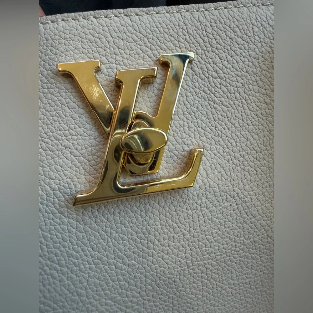 Louis Vuitton Lock Me Shopper Tote Work Bag Gold Cream - Picture 8 of 16